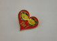 Personifiziert Druckguss-weicher Email Pin, geformte Golddas epoxidpin-Ausweis-Herz